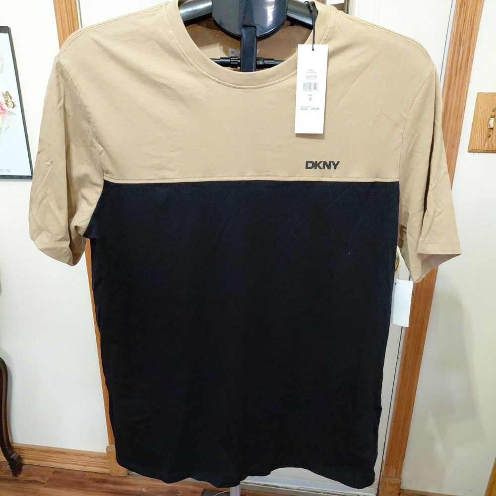 Men’s DKNY S Camel/Black color Tee. NWT